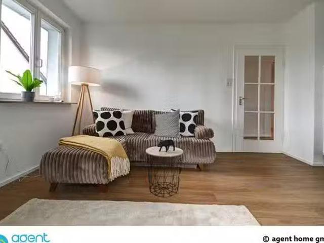 MODERN LIVING