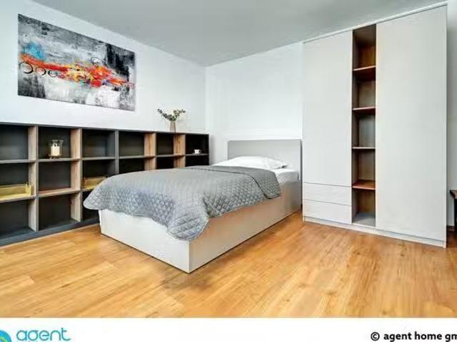 MODERN LIVING