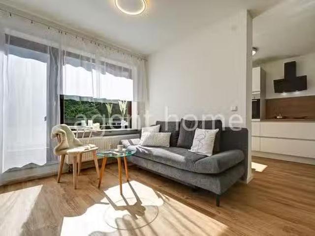 MODERN LIVING