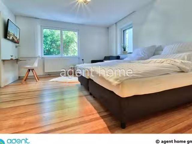 MODERN LIVING