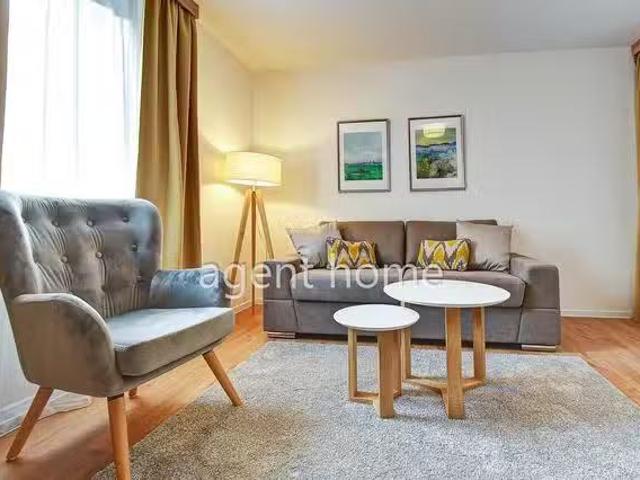 MODERN LIVING