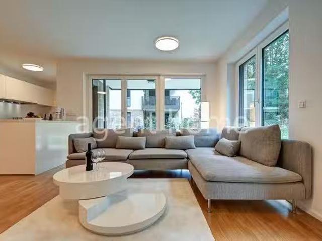 MODERN LIVING