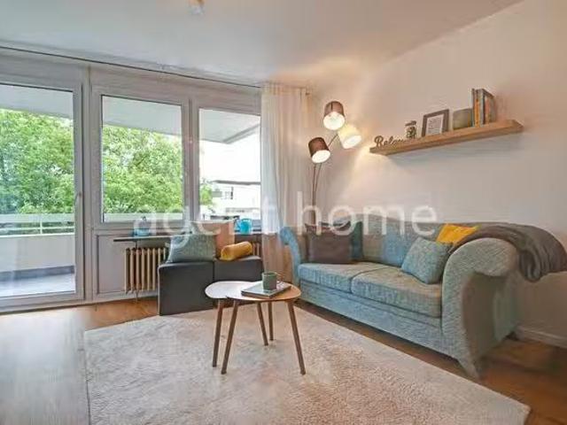 MODERN LIVING