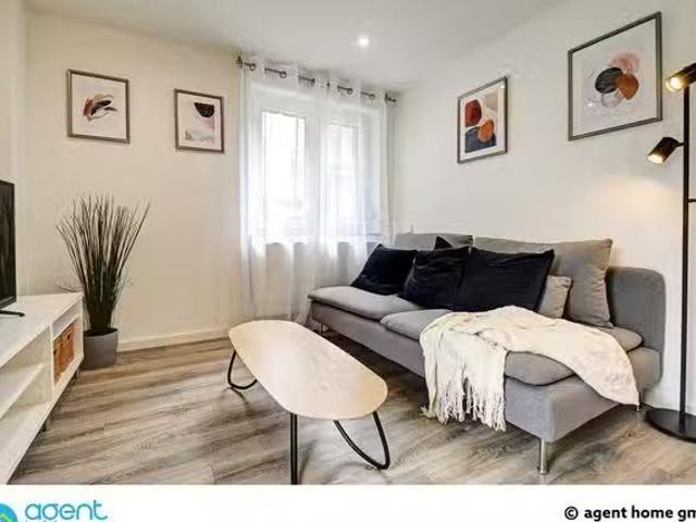 MODERN LIVING