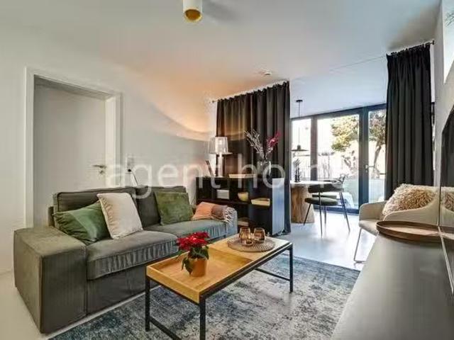 MODERN LIVING