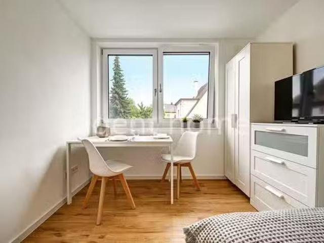 MODERN LIVING