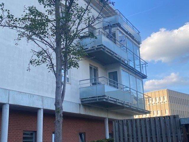 Modern lichtrijk appartement met 2 slaapkamers in het cen.
