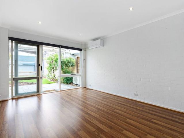 MODERN LIFESTYLE IN AN UNBEATABLE CREMORNE LOCATION