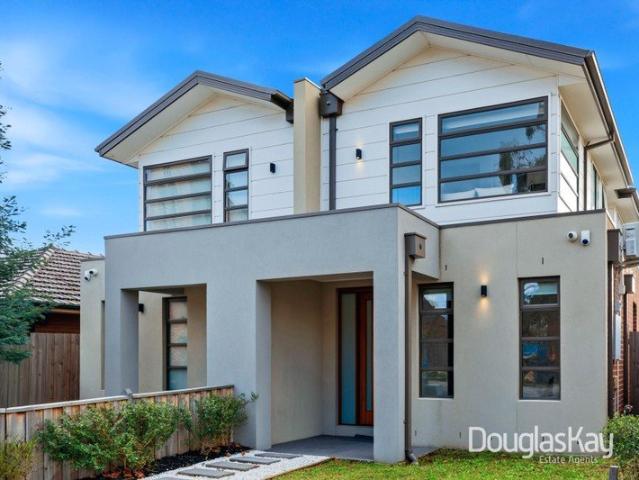 Modern Lifestyle in Paramount Walking Location. 3 Minute Walk to Sunshine Station