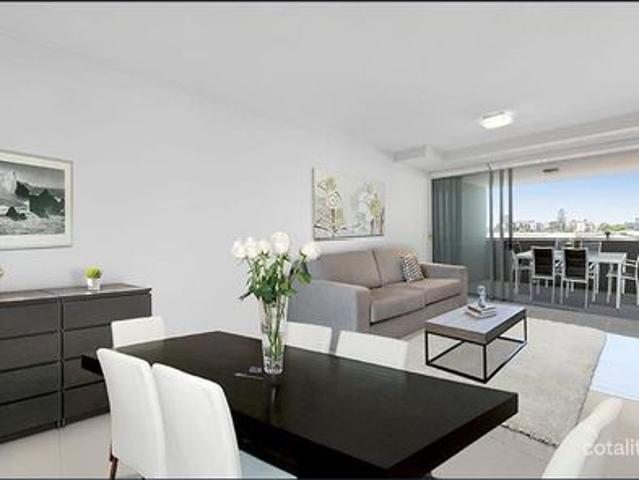 Modern Lifestyle in the Heart of West End