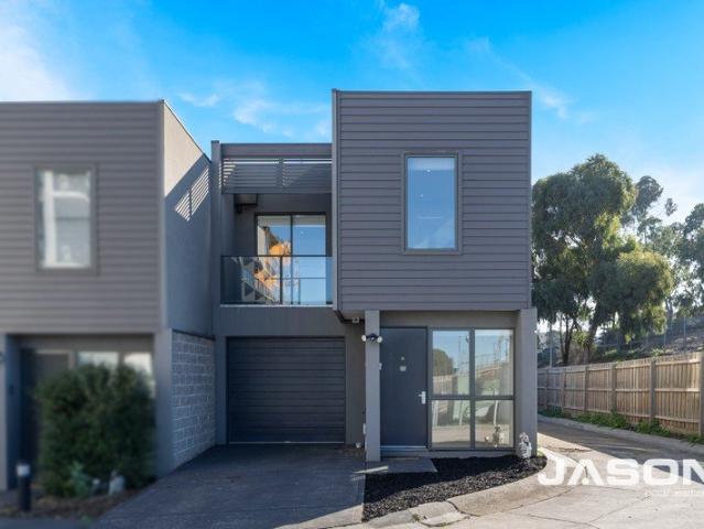 Modern Lifestyle Living in the Heart of Oak Park