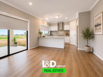Modern Lifestyle Living on Acreage – Near New Family Home with Exceptional Space