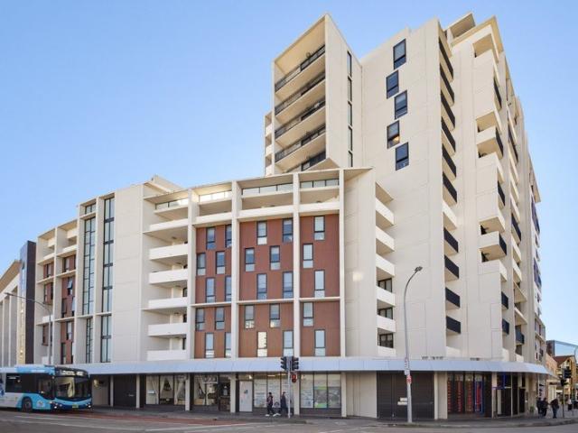 Modern Lifestyle & Perfect Location in the Heart of Hurstville