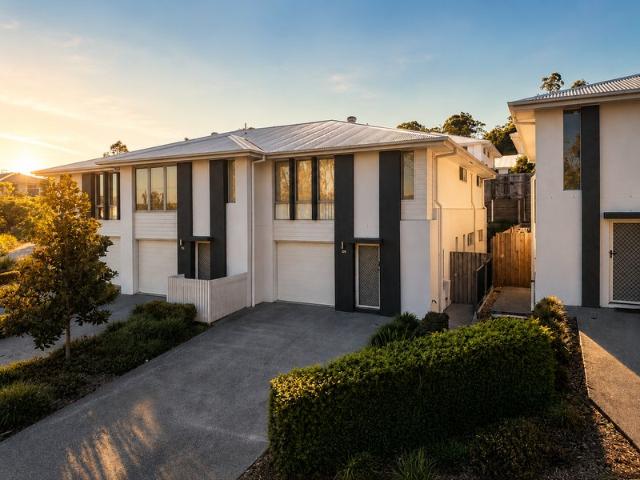 Modern Lifestyle, Premium Position Stylish Townhouse in Hillside Residences