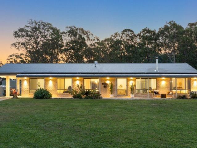 MODERN LIFESTYLE RETREAT IN EXCLUSIVE SWAN BAY ESTATE