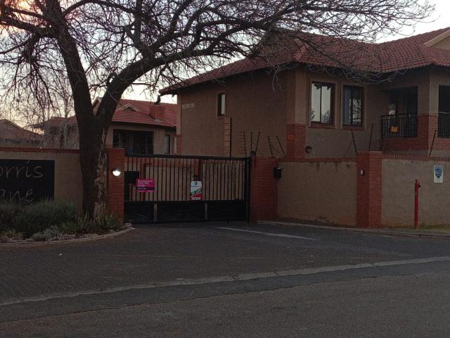 MODERN LIFESTYLE UNIT 1 BED 1 BATH GROUND FLOOR READY LOCK UP AND GO!
