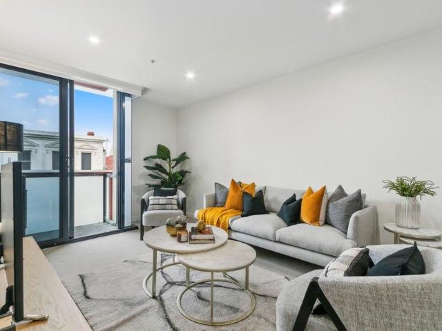 Modern, Light Filled Apartment with Balcony and Secure Parking