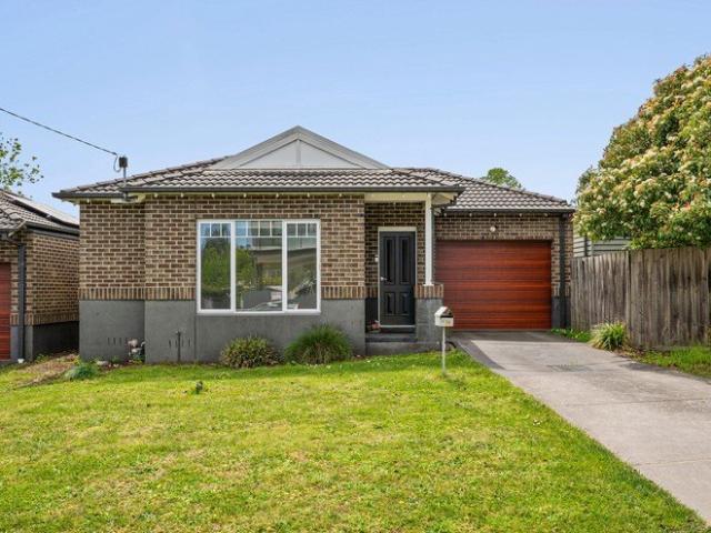 Modern, Light Filled Family Home in the Heart of Healesville