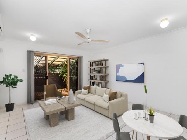 Modern & Light Filled Living with Private Courtyard