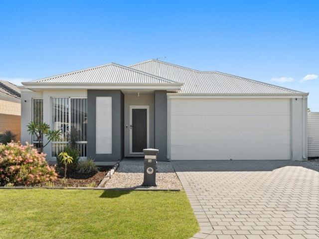 Modern, Light Filled Living with Theatre & Alfresco