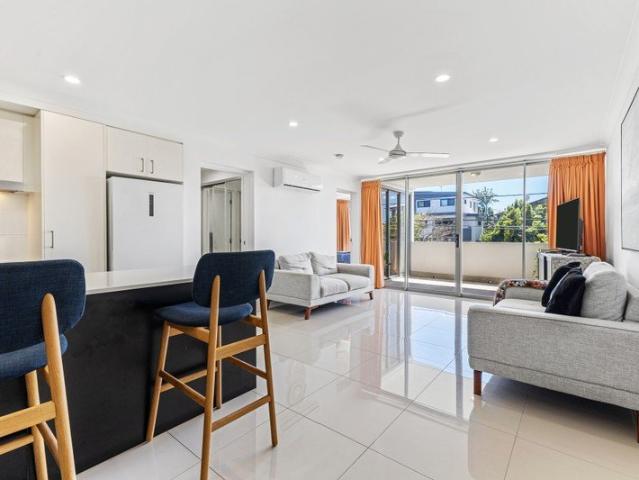 Modern, Light Filled Living & Low Body Corporate!