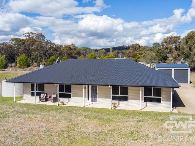 Modern, Light Filled Living on a Spacious 3,971m² Block