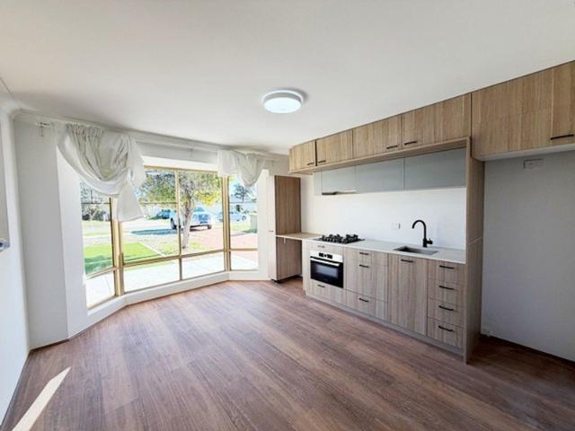 MODERN, LIGHT FILLED & LOW MAINTENANCE LIVING