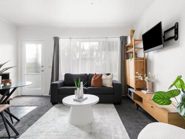 Modern, Light Filled Studio in a Prime Location