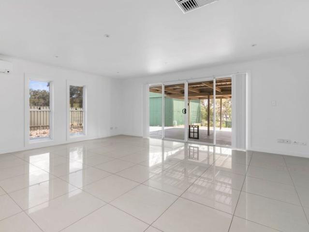 MODERN FAMILY HOME WITH GENEROUS PARKING AND GREAT ENTERTAINING SPACE