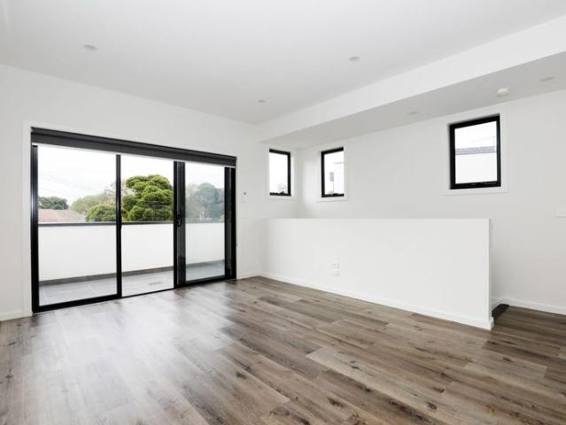 Modern, light filled Townhouse