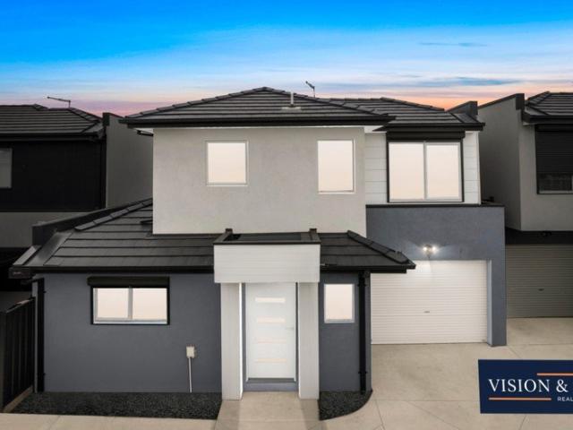 Modern & Light Filled Townhouse in Prime Thomastown Location