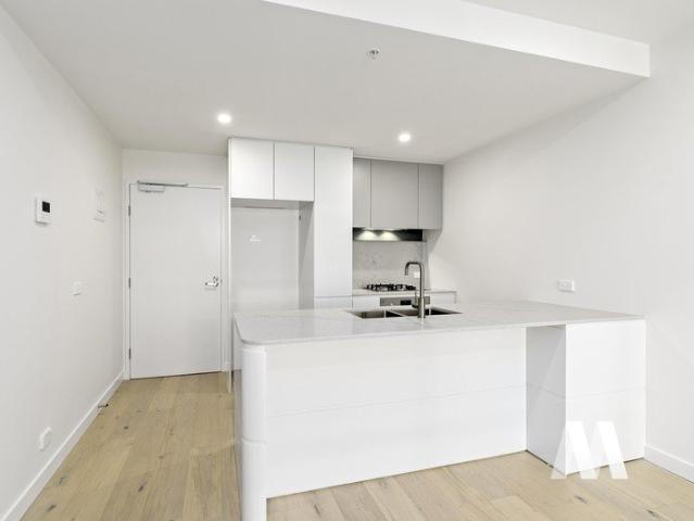 Modern Light Filled 2 Bedroom Apartment