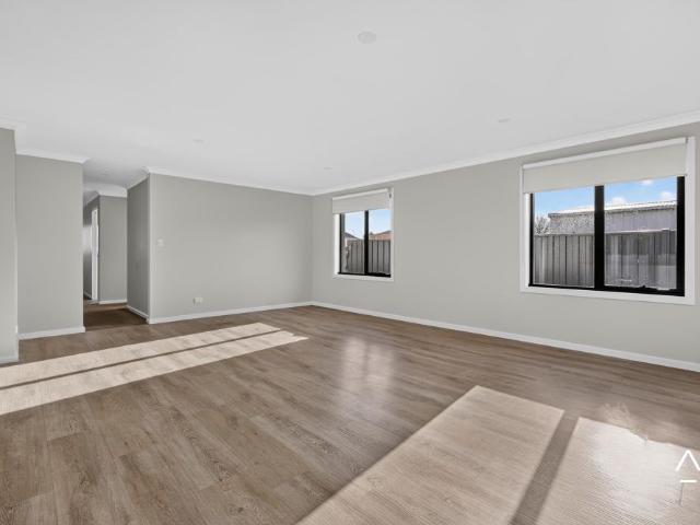 Modern & Light Filled 3 Bedroom Home in Mowbray – Available Now!