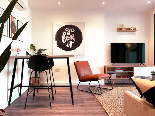 Modern Luxe Pad: with Free Parking! Has an Apartment