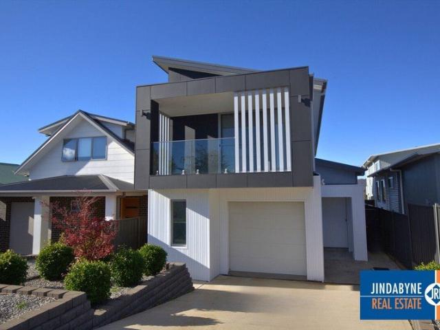 Modern Luxury Meets Mountain Lifestyle Furnished Investment or Dream Home