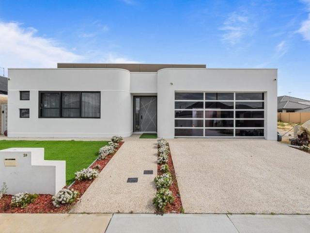 Modern Luxury Meets Effortless Family Living in the Heart of Southern River!