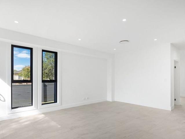 Modern Luxury Meets Family Comfort | Double Storey Four Bedroom Duplex!