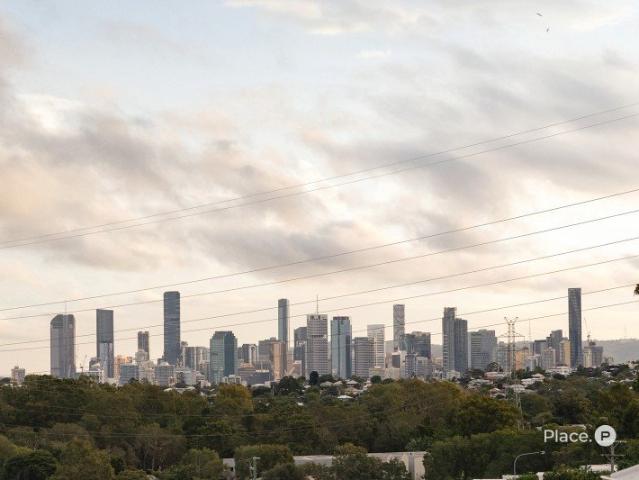 Modern luxury meets family living in sought after Murarrie