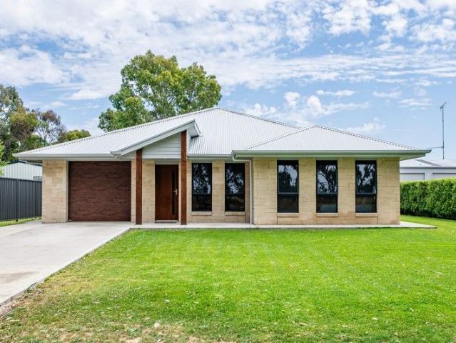 Modern Luxury Meets Tranquil Rural Outlook A Standout New Build in Penola