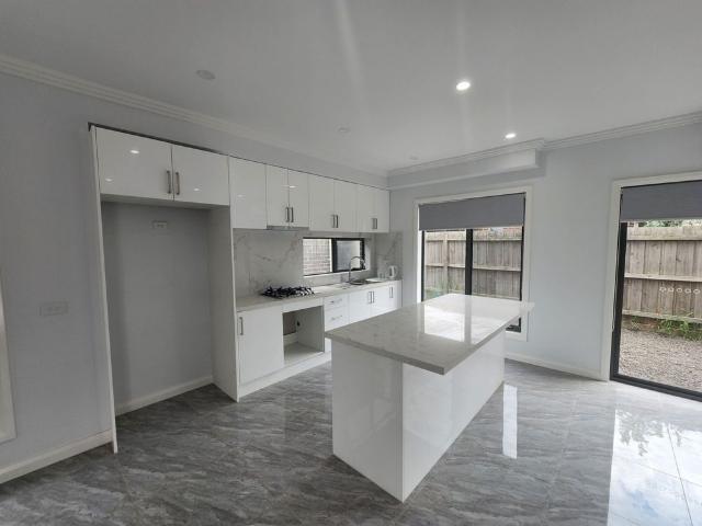 Modern Luxury: Near New 2 bedroom Townhouse Awaits
