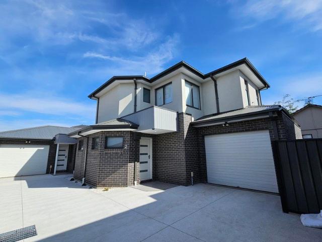 Modern Luxury: Near New 2 bedroom Townhouse Awaits