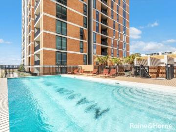 Modern Luxury Newly Built 1 Bedroom Plus Study