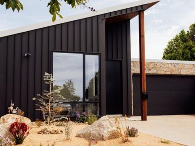 Modern Luxury On Lakeviews!