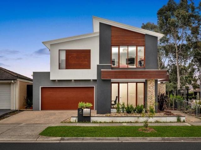 Located In Clyde North & ONLY 10 Minutes to Cranbourne Station.