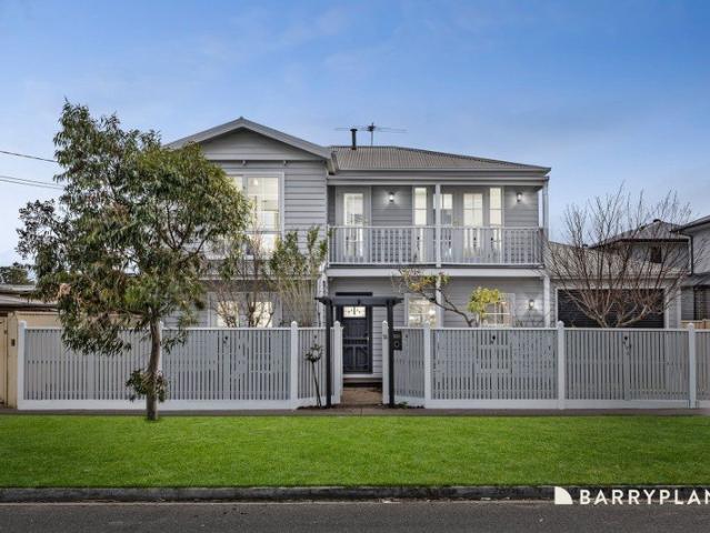 Modern Luxury: A Hamptons Inspired Showpiece