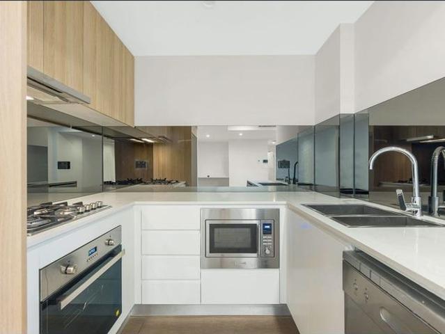 Modern Luxury Apartment Opp to Canterbury Hospital
