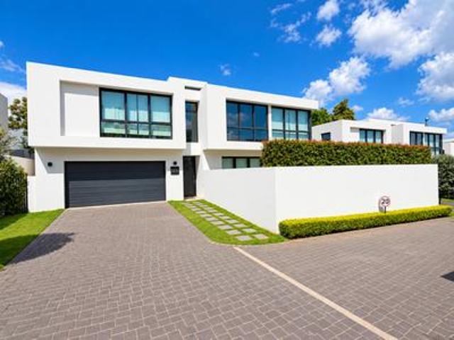 modern luxury cluster home in morningside