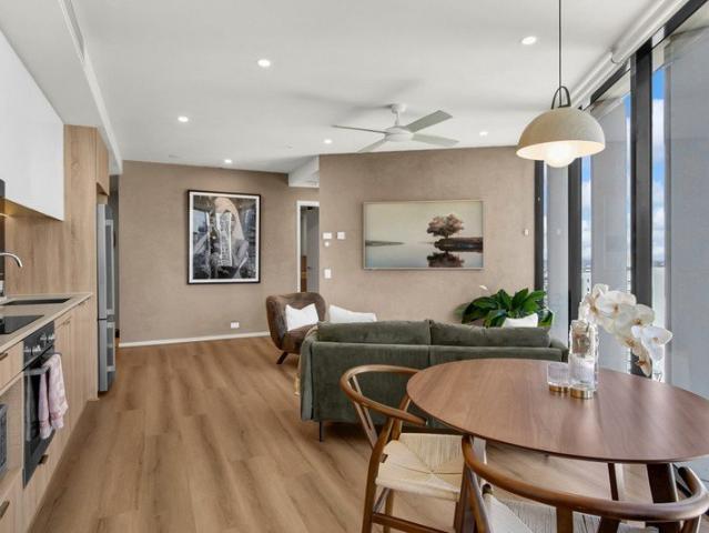 Modern Luxury Fully Furnished High Level One Bedroom Apartment with Brisbane River Views