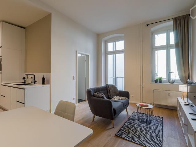 Modern, luxury furnished quiet 2 room apartment in the heart of Berlin!