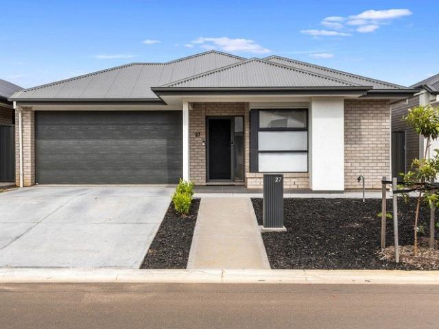 Modern Luxury, Impeccable Presentation & Exceptional Family Living